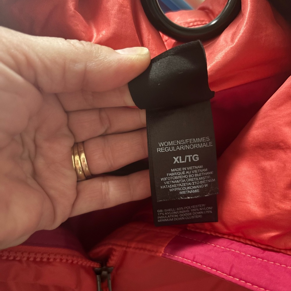 The North Face Women’s Puffer Jacket. Beautiful Pink, Coral color. - Picture 3 of 4